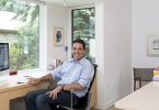 Daniel Pink in his office